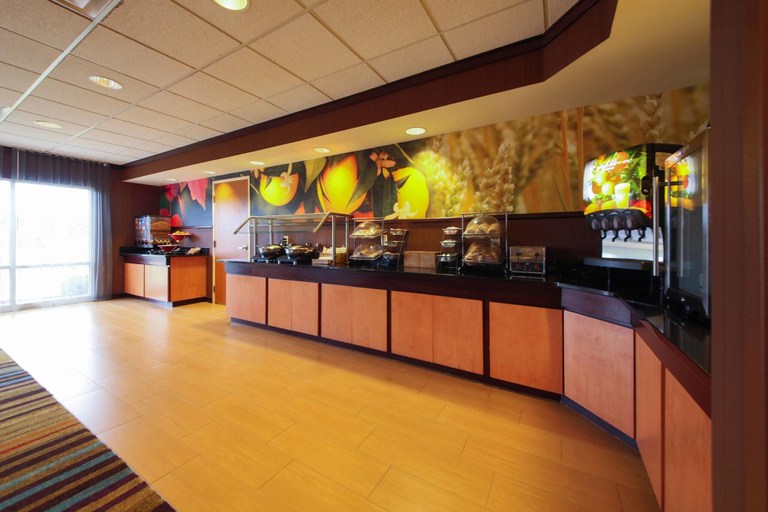 Food & Drinks 5, Fairfield Inn & Suites Cordele, Crisp