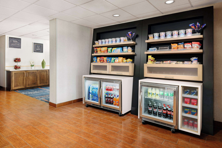 Food & Drinks 5, Hampton Inn Laredo, Webb