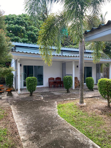 Exterior 4