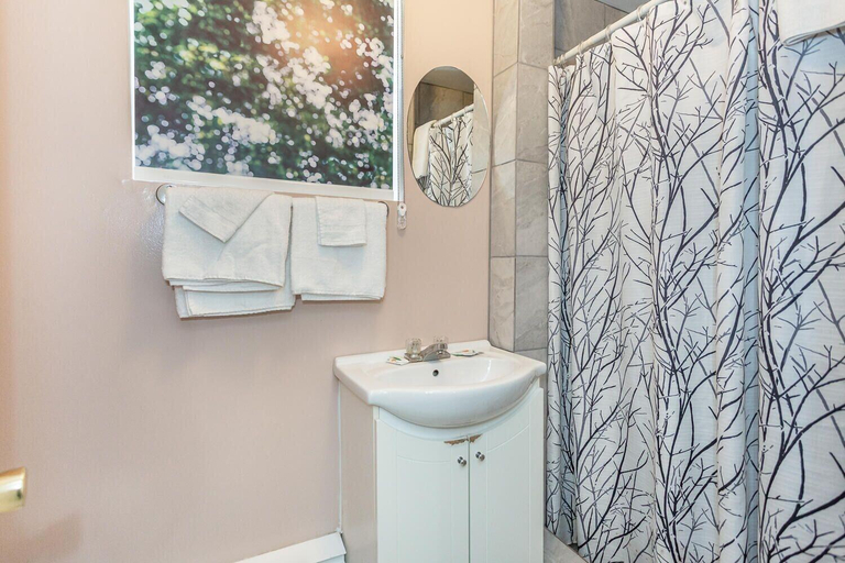 Bathroom 3, Haven Inn, Hamilton