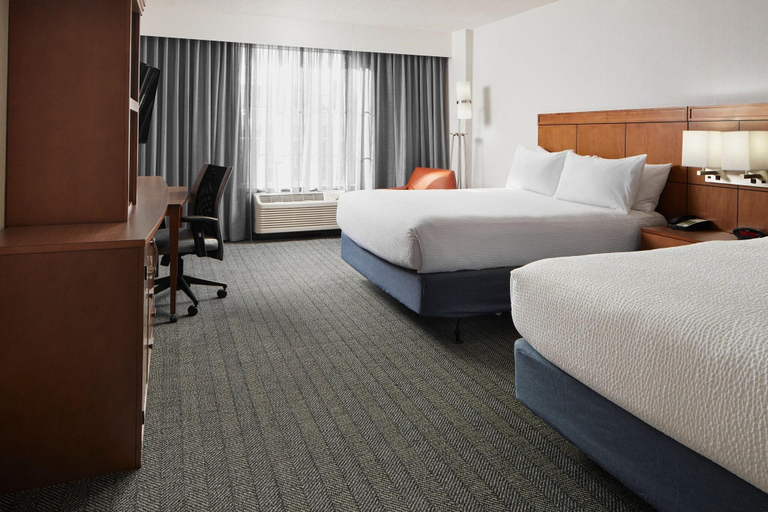 Bedroom 3, Courtyard by Marriott Charlottesville - University Medical Center, Charlottesville