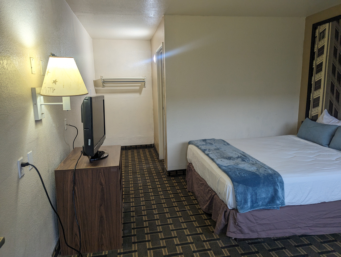 Bedroom, Southern Comfort Hotel, Tulsa