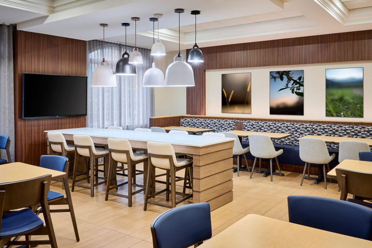 Food & Drinks 5, Fairfield Inn & Suites Ottawa Kanata, Ottawa