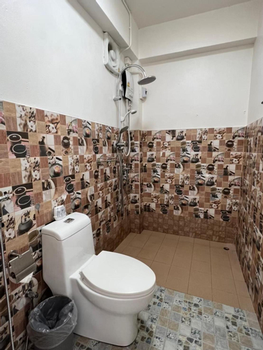 Bathroom 13