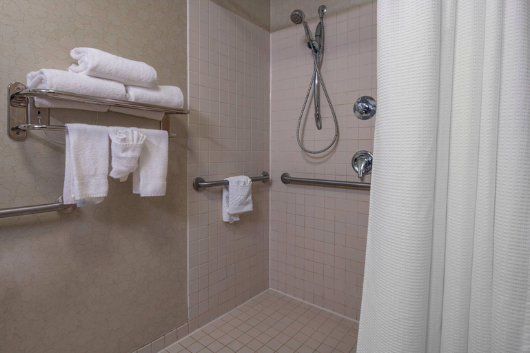 Bathroom 4, SpringHill Suites by Marriott Boston Devens Common, Worcester