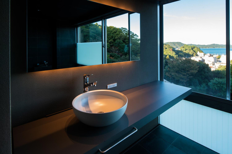 Bathroom 5, Ryokan Senpokaku, Toba
