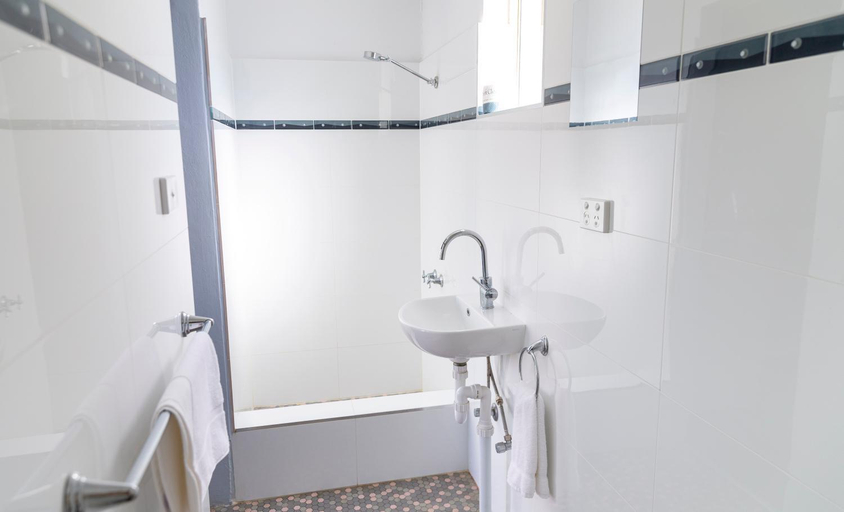 Bathroom, Australian Hotel Motel Yass, Yass Valley