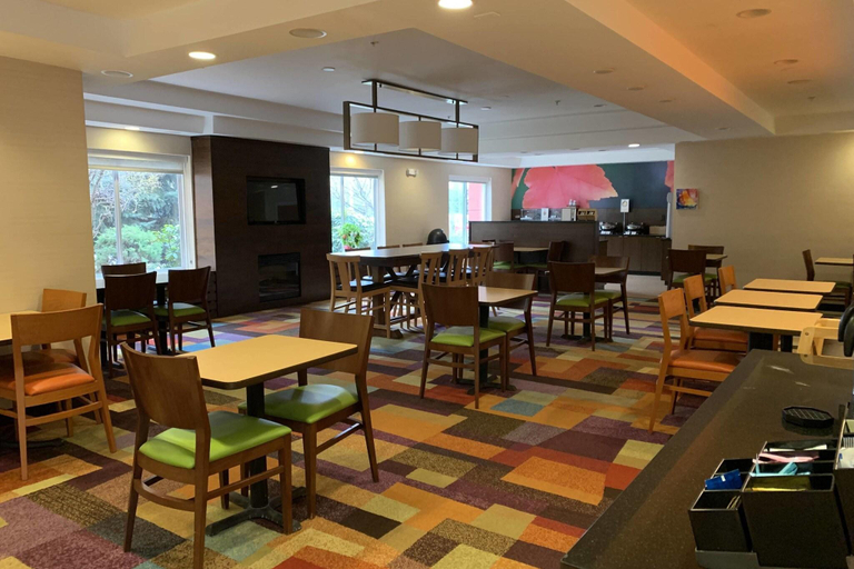 Food & Drinks 5, Fairfield Inn Concord, Merrimack