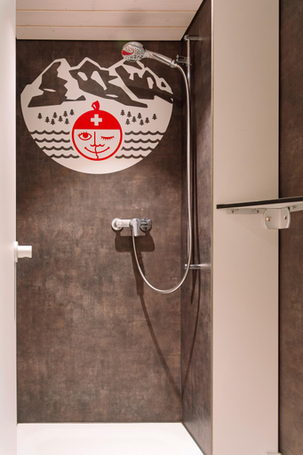 Bathroom 3, Balmers Backpackers Hostel, Interlaken