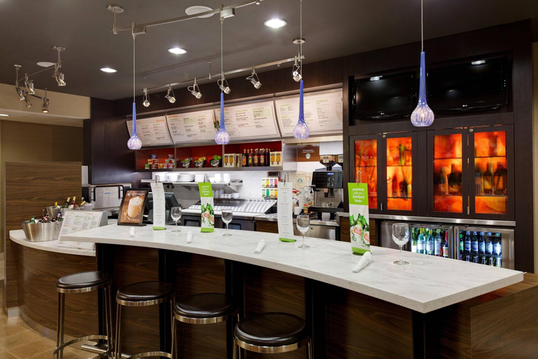 Food & Drinks 5, Courtyard by Marriott Chicago Southeast/Hammond, Lake