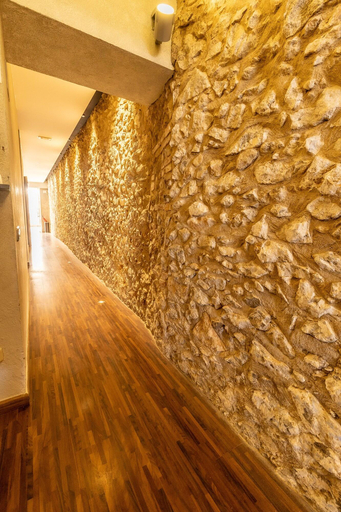 Public Area 2, Fonda Can Dalfo by Vivere Stays, Girona
