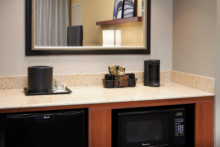 Bedroom 3, Courtyard by Marriott St Louis Westport Plaza, Saint Louis