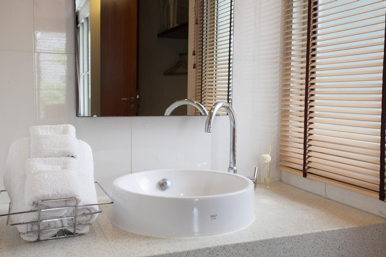 Bathroom 14