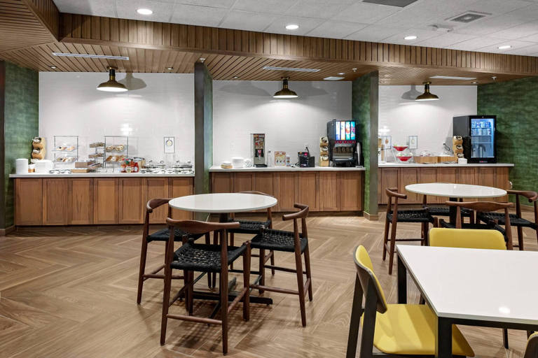 Food & Drinks 5, Fairfield by Marriott Port Clinton Waterfront, Ottawa
