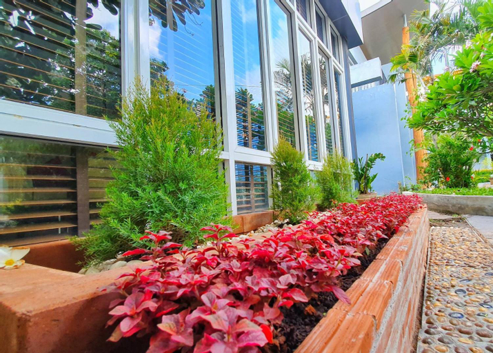 Exterior & Views 23