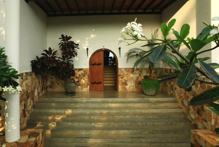 Others 5, Land's End Hotel, Habaraduwa
