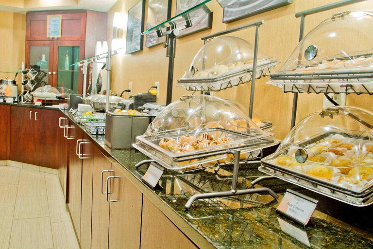 Food & Drinks 3, The Beacon Charlotte Airport by IHG, Mecklenburg