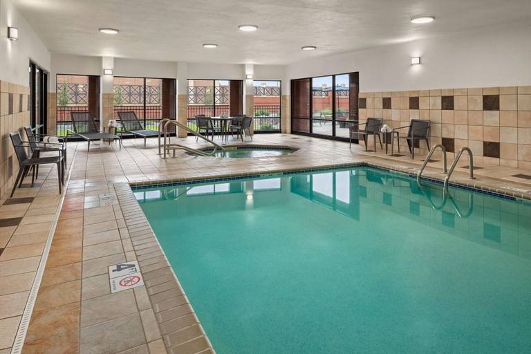Sport & Beauty 2, Courtyard Minneapolis St. Paul/Roseville, Ramsey