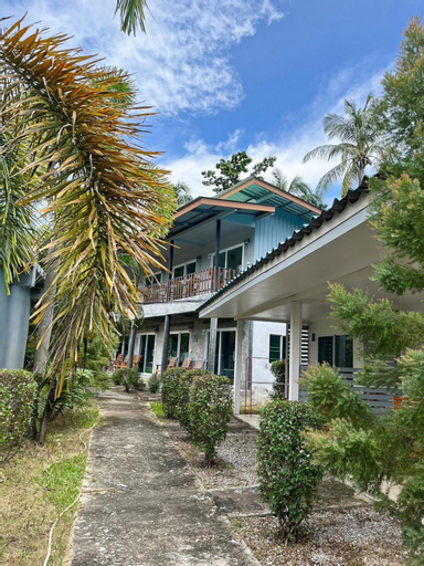 Exterior 4