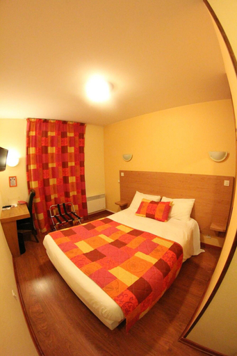 Bedroom 4, Auberge de Bourgogne, Yonne