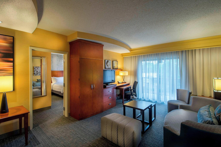 Bedroom 3, Courtyard Greensboro Airport, Guilford