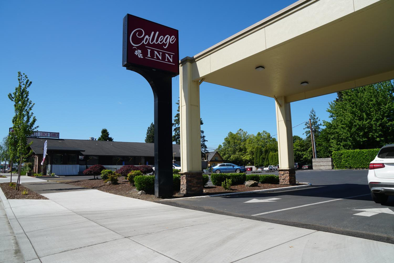 Others 4, College Inn, Polk