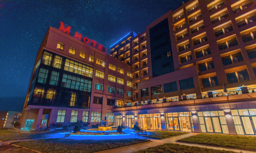 Exterior & Views