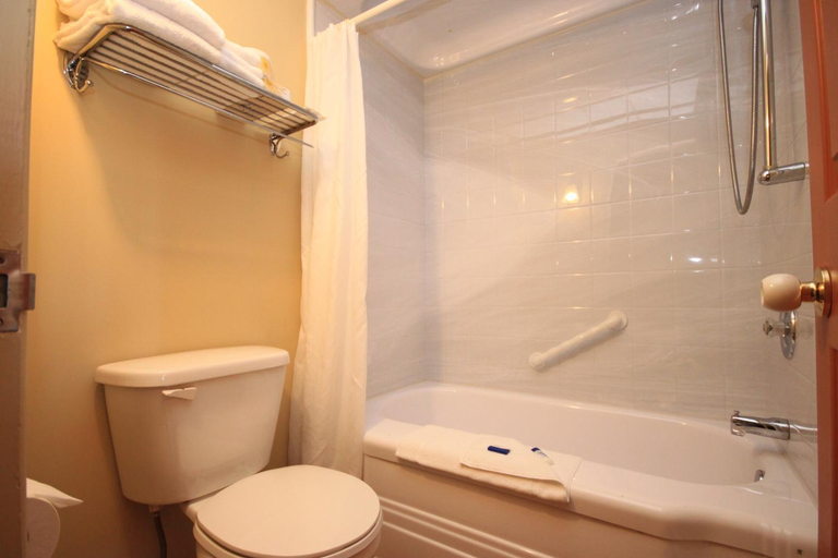 Bathroom, Motel Grand-Pre Inc, Bonaventure