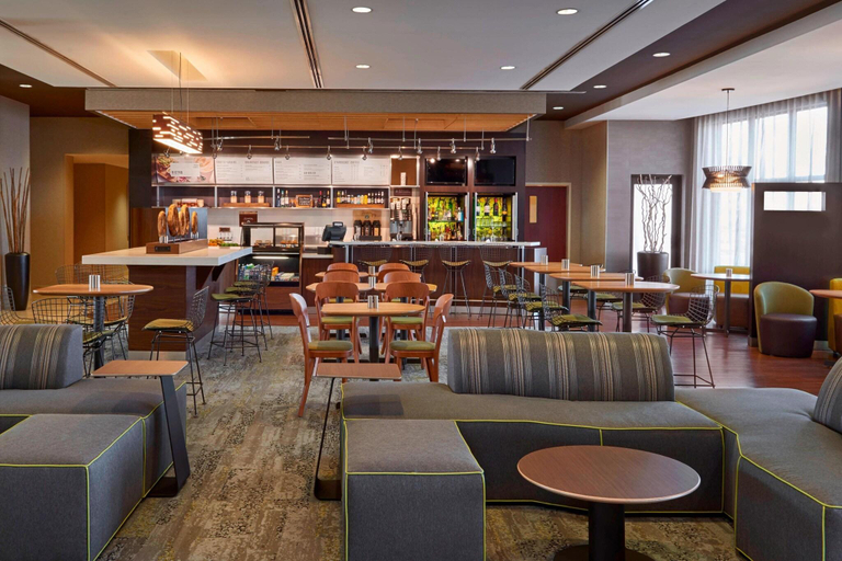 Food & Drinks 5, Courtyard Kingston Highway 401/Division Street, Frontenac