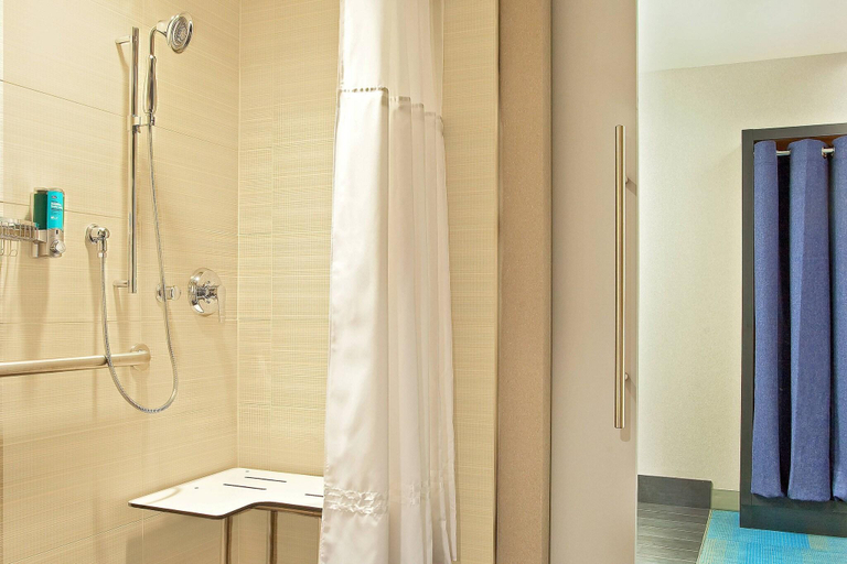 Bathroom 4, Aloft by Marriott Chicago Downtown River North, Cook