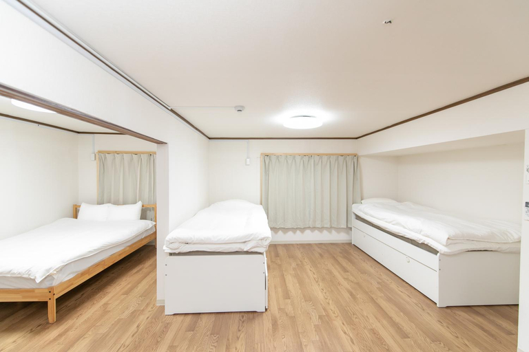 Others 5, Happy House, Osaka