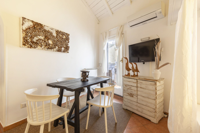 Living area 2, Pantheon Terrace Natural Flat, Rome