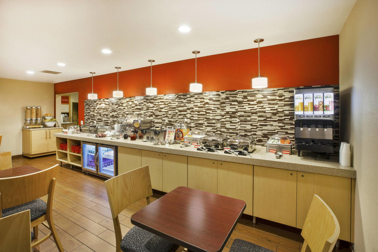 Food & Drinks 5, TownePlace Suites Detroit Dearborn, Wayne
