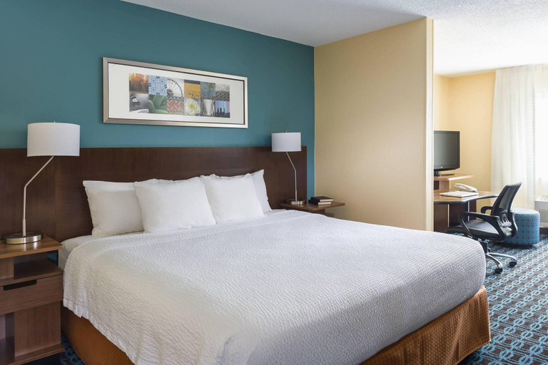 Bedroom 4, Fairfield Inn & Suites by Marriott Chicago Napervi, Dupage