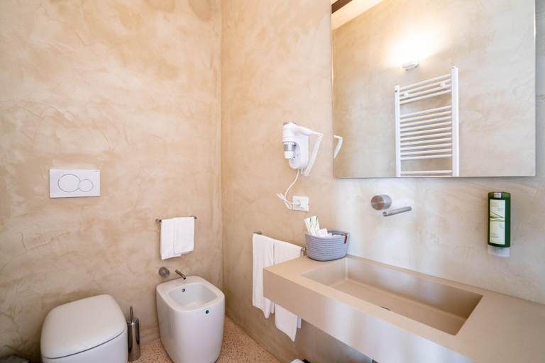 Bathroom 5, Donna Domenica Boutique Suites, Bari