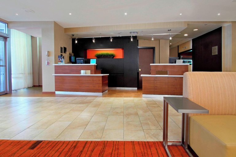 Public Area 2, Courtyard by Marriott Lyndhurst Meadowlands, Bergen