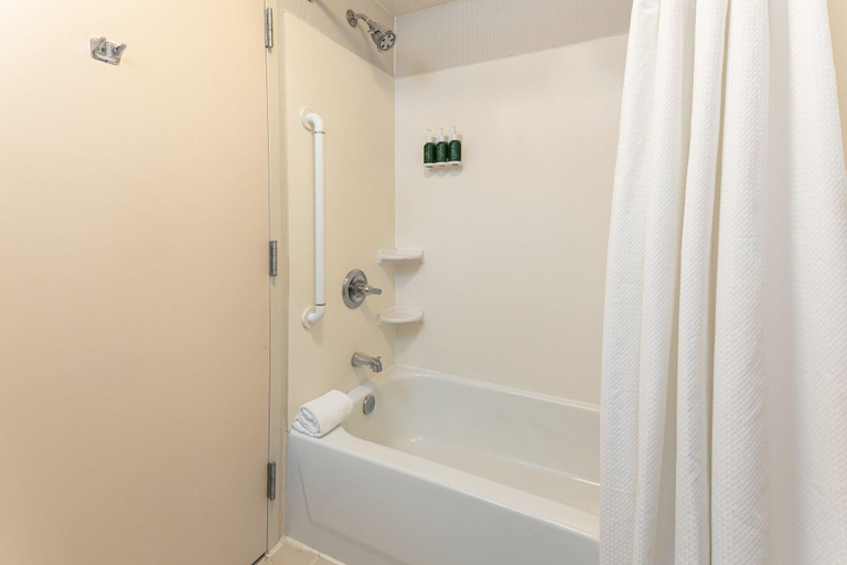 Bathroom 4, Courtyard by Marriott Charlottesville - University Medical Center, Charlottesville