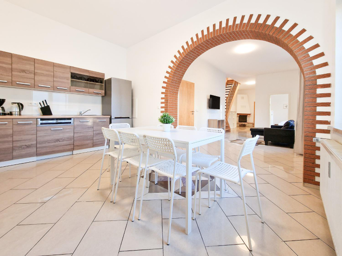 Others 3, Tolstov Apartments - 2 , 3 and 4 Room Apartments - 25 Min Messe DUS, Duisburg
