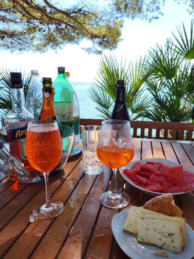 Food & Drinks 4, Lavica Bellevue apartments & studios, Podstrana