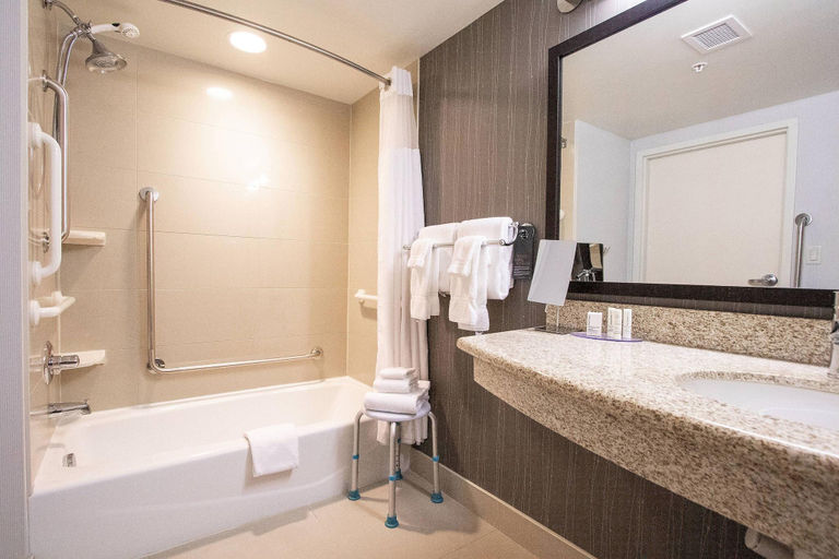 Bathroom 4, Courtyard Kingston Highway 401/Division Street, Frontenac