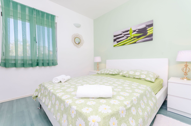 Bedroom 3, Apartments Zdenka, Okrug