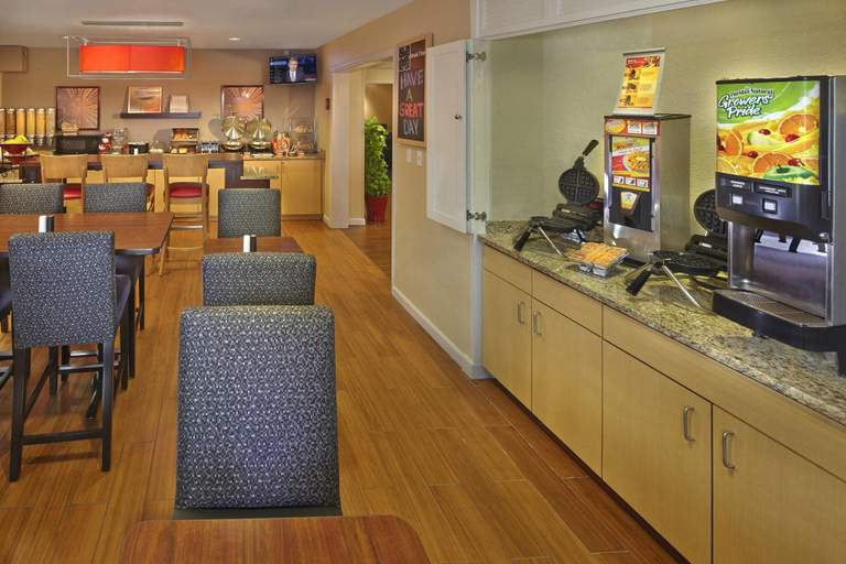 Food & Drinks 5, TownePlace Suites Orlando East/UCF, Orange
