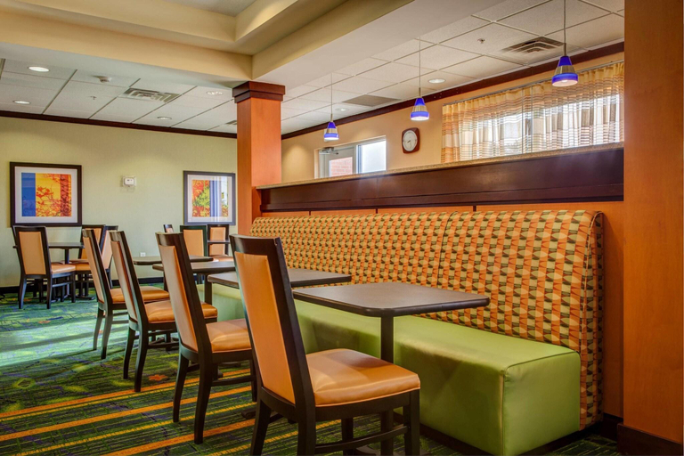 Food & Drinks 5, Fairfield Inn & Suites Indianapolis Noblesville, Hamilton