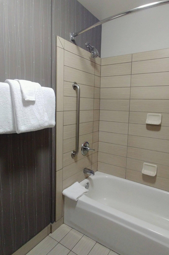 Bathroom 4, Courtyard Portland Tigard, Washington