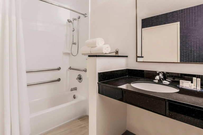 Bathroom 5, Fairfield Inn & Suites Houston Westchase, Houston