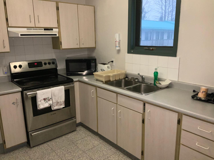 Kitchen 4, Alpine Inn, Fraser-Fort George
