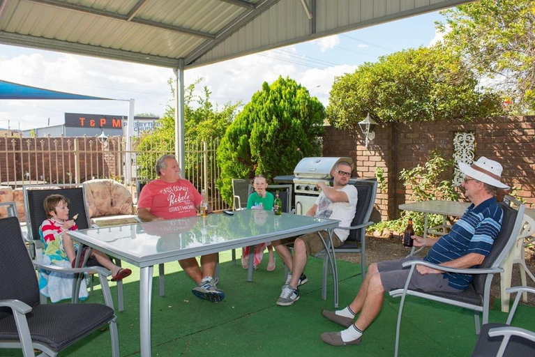 Food & Drinks 5, Albury Classic Motor Inn, Albury