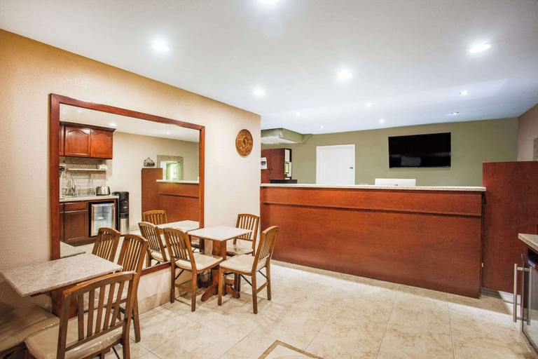 Others 4, Super 8 by Wyndham Redlands/San Bernardino, San Bernardino