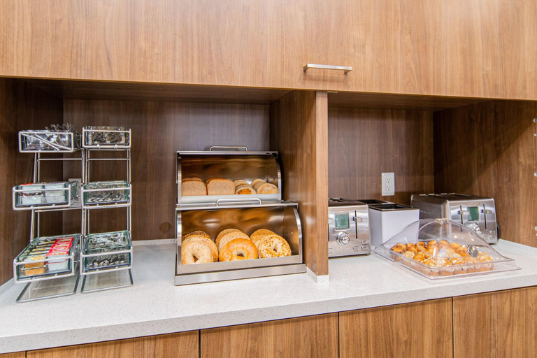 Food & Drinks 5, Towneplace Suites By Marriott Brantford And Confer, Brant