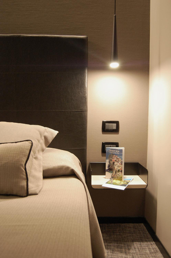 Bedroom 2, Albergo Suisse Bellevue, La Spezia